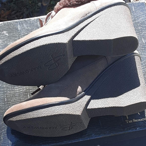 Shoes - Picture 4 of 4